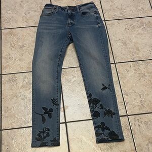 Driftwood Skinny jeans with Black Floral Embroidery 25